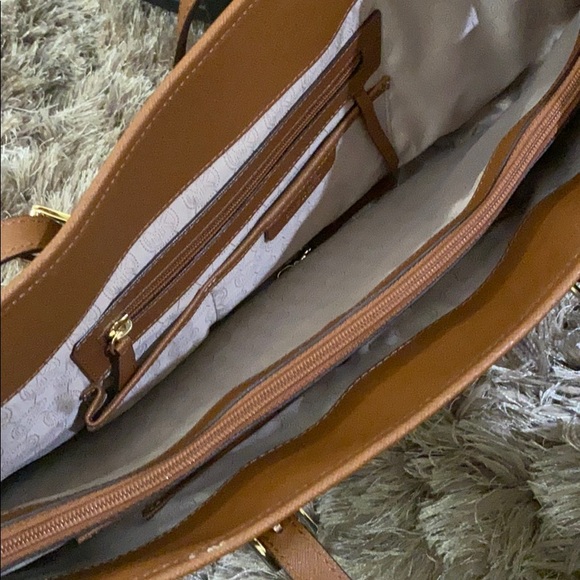 Large Michael Kors Shoulder Bag - Picture 2 of 2